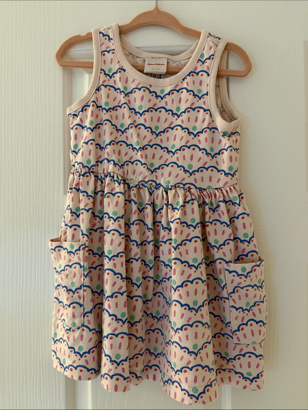 Hanna Andersson Cream Sleeveless Dress with Blue, Pink and Green Scallop Print